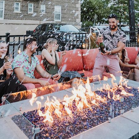 Voco Niagara Falls - The Cadence By Ihg 外观 照片 The patio at the 2019 Toronto International Film Festival